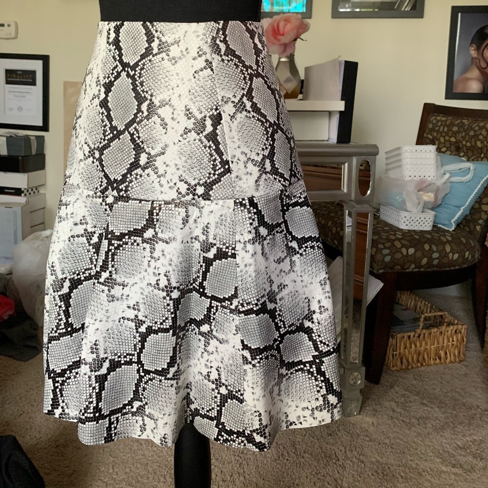 Snakeskin tulip skirt, plus size. Super cute